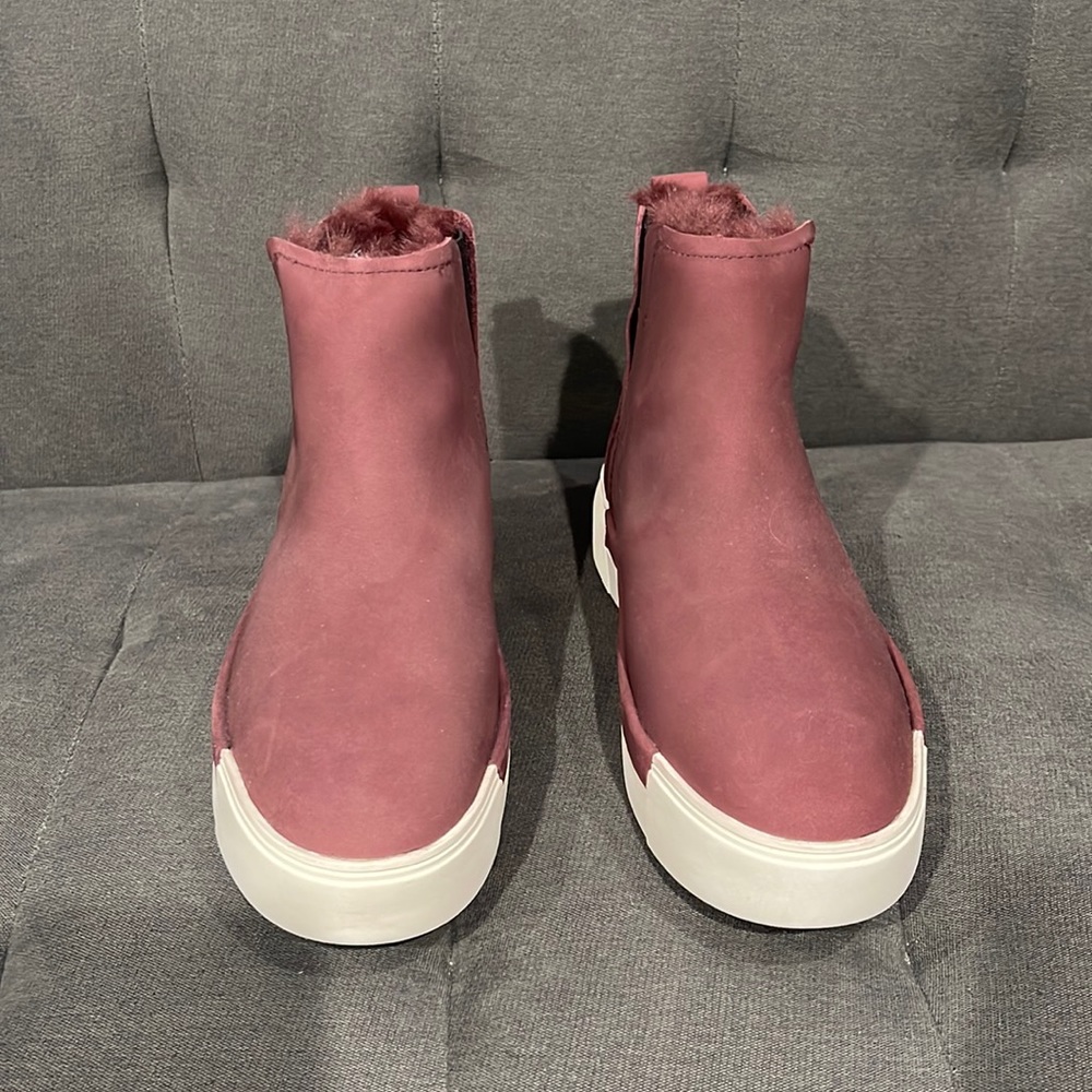 NEVER WORN !! J/SLIDES